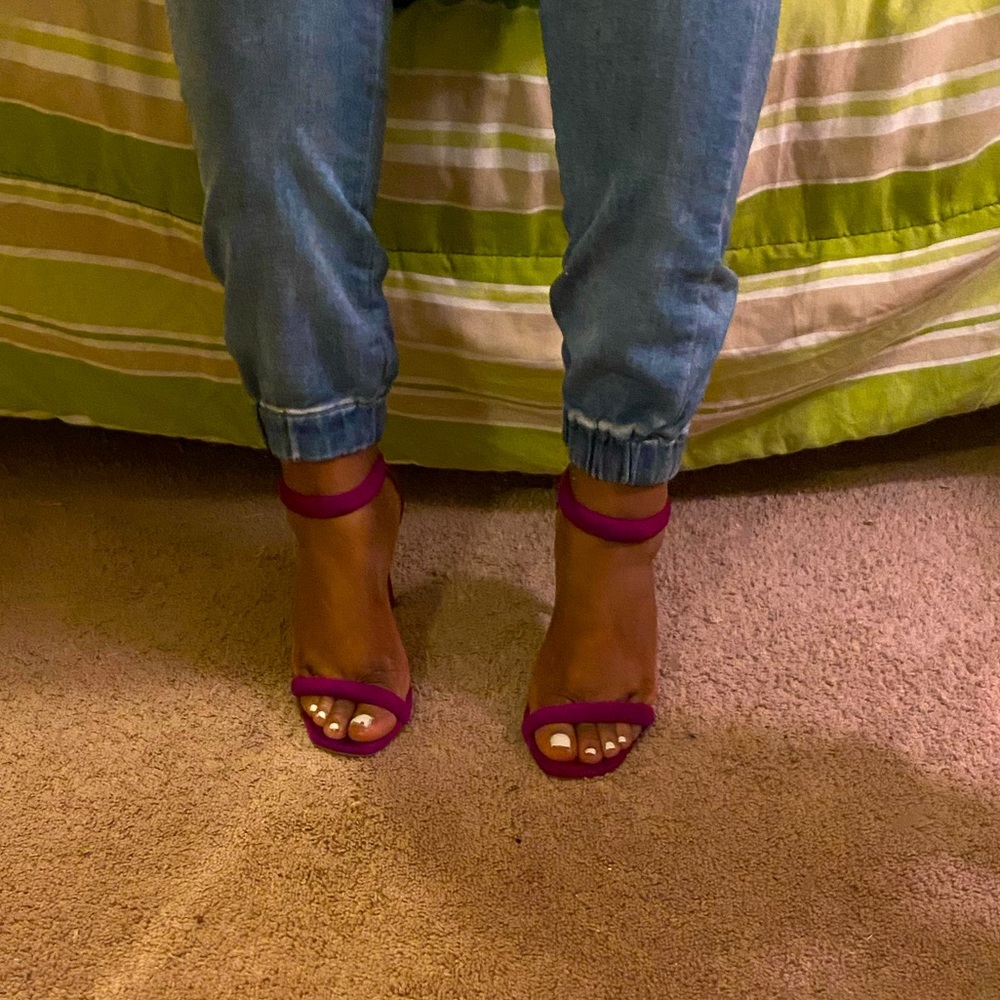 Steve Madden fuchsia sandals